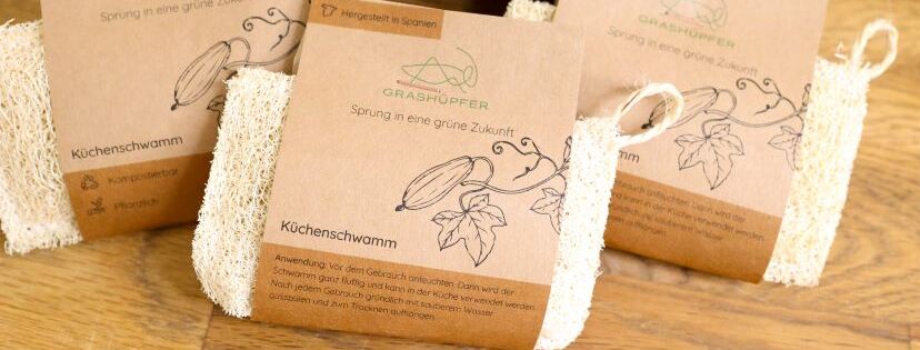 Man sieht die drei Luffa-Schwämme von Grashüpfer für die Küche.