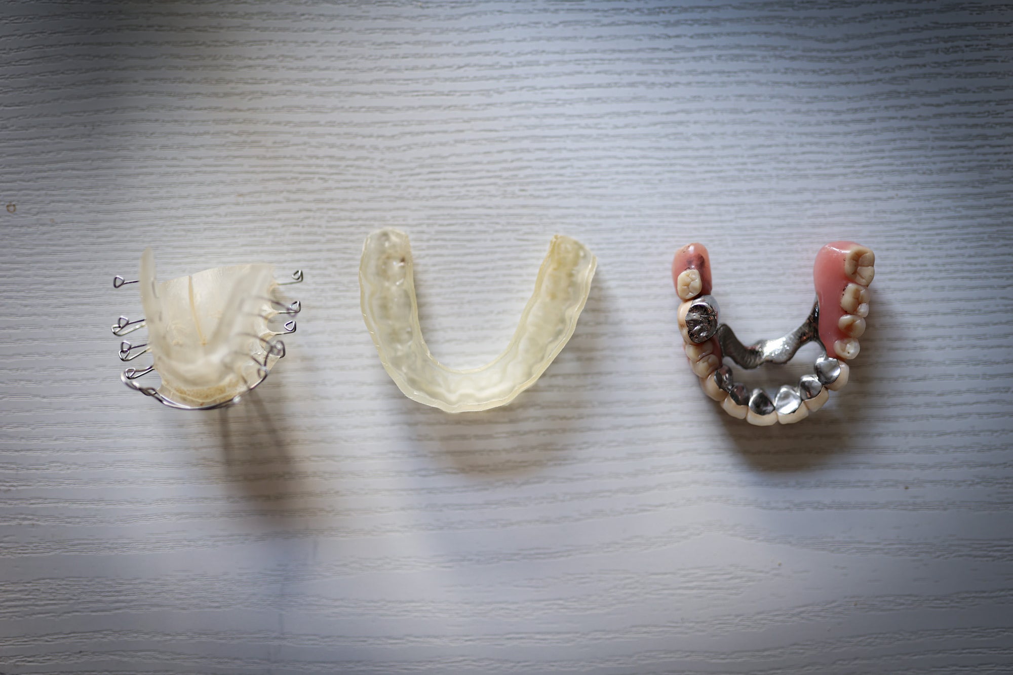 So kannst du deine stark verschmutzte Zahnprothese reinigen