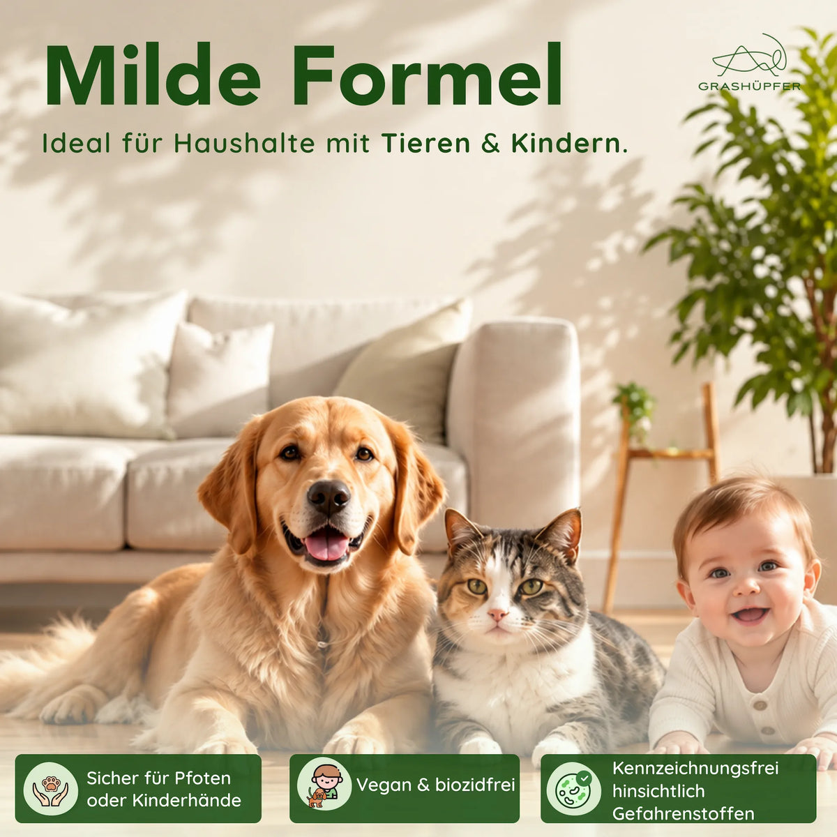 Hund, Katze und Kleinkind auf einem Wohnzimmerboden als Motiv zum Grashüpfer Bodenreiniger für Haushalte mit Kindern und Tieren.