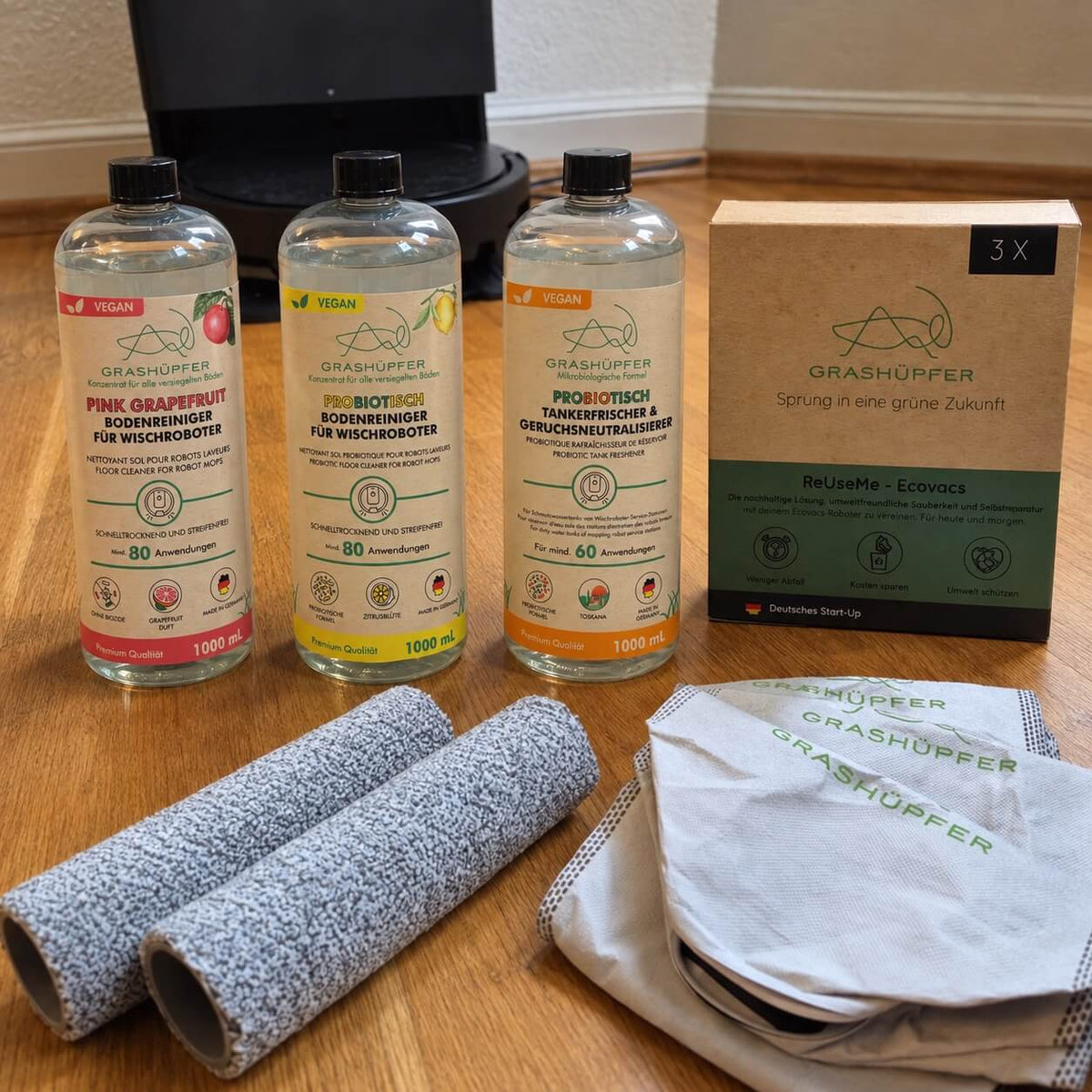 Grashüpfer ECOVACS Mix & Match Zubehör mit Bodenreiniger, probiotischem Bodenreiniger, probiotischem Tankerfrischer, ReUseMe-Staubbeuteln und Wischwalzen.