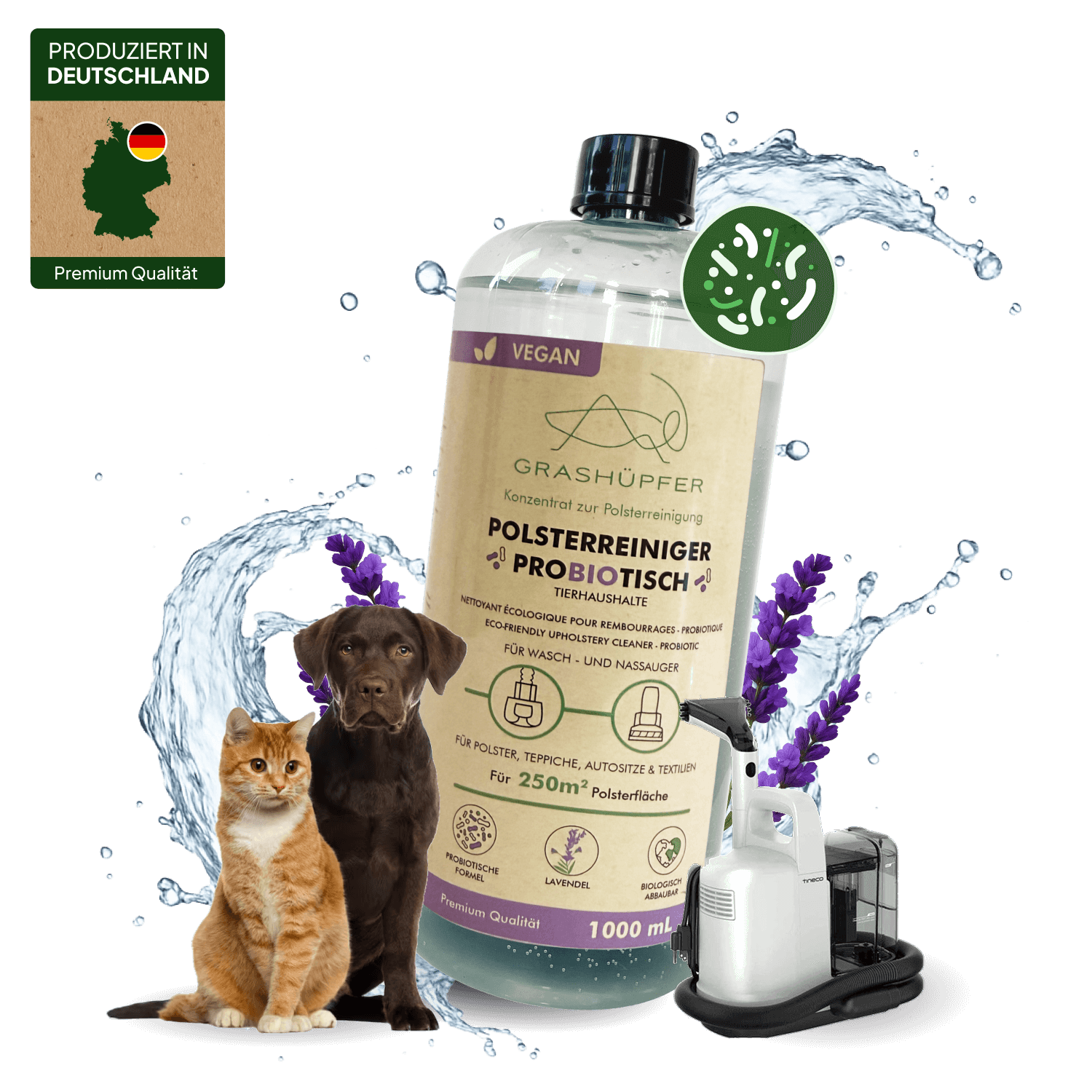 Der Probiotische Öko-Polsterreiniger & Geruchsentferner von Grashüpfer ist in der 1000ml Flasche zu sehen mit der Duftrichtung Lavendel, daneben sitzen ein Hund und eine Katze und ein moderner Waschsauger für Polster ist zu sehen.