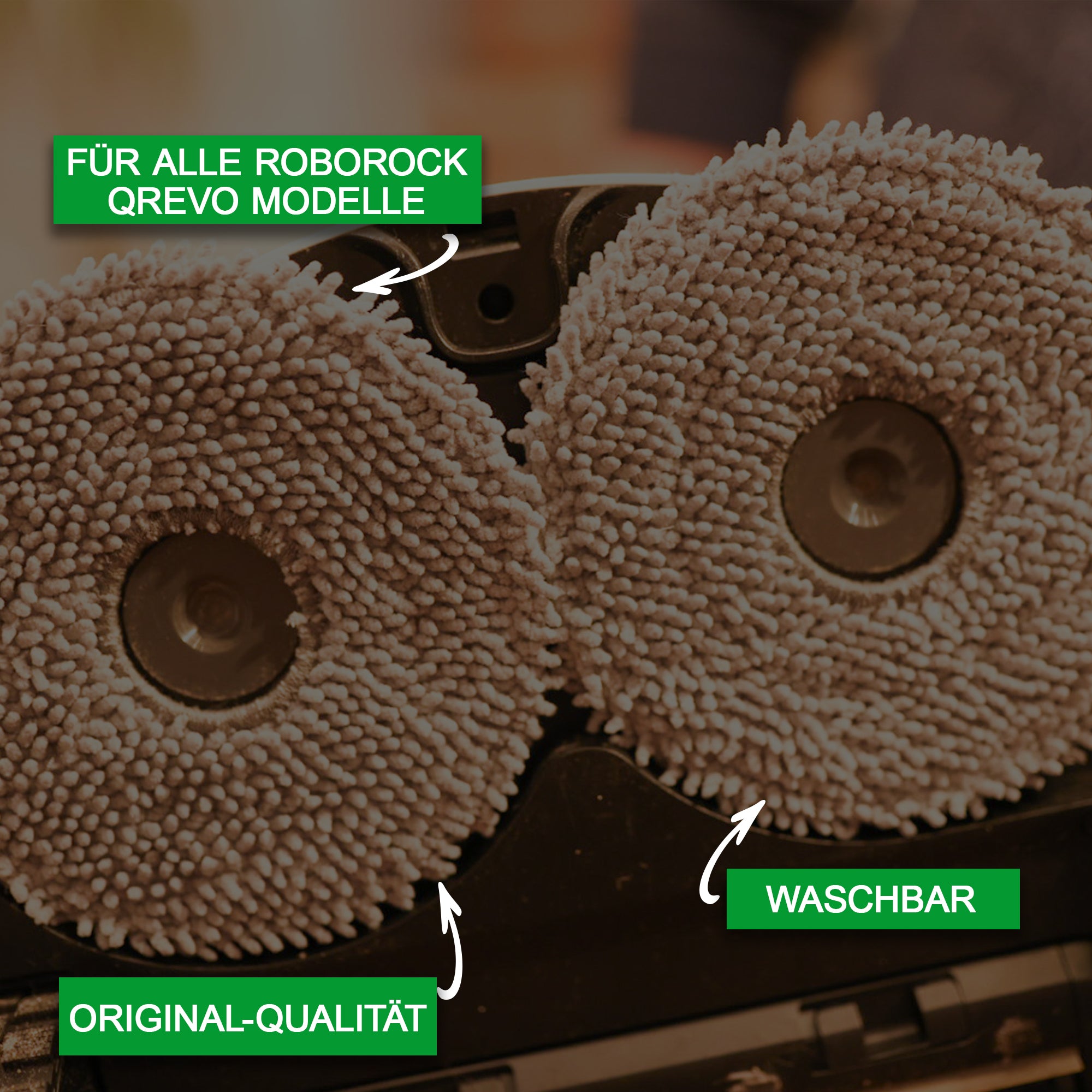 Die Roborock Qrevo Wischmopps von Grashüpfer werden in der Nahaufnahme an einem Roborock Qrevo Modell gezeigt und die besten Features sind herausgehoben wie "Für alle Roborock Qrevo Modelle", in Originalqualität und Waschbar.
