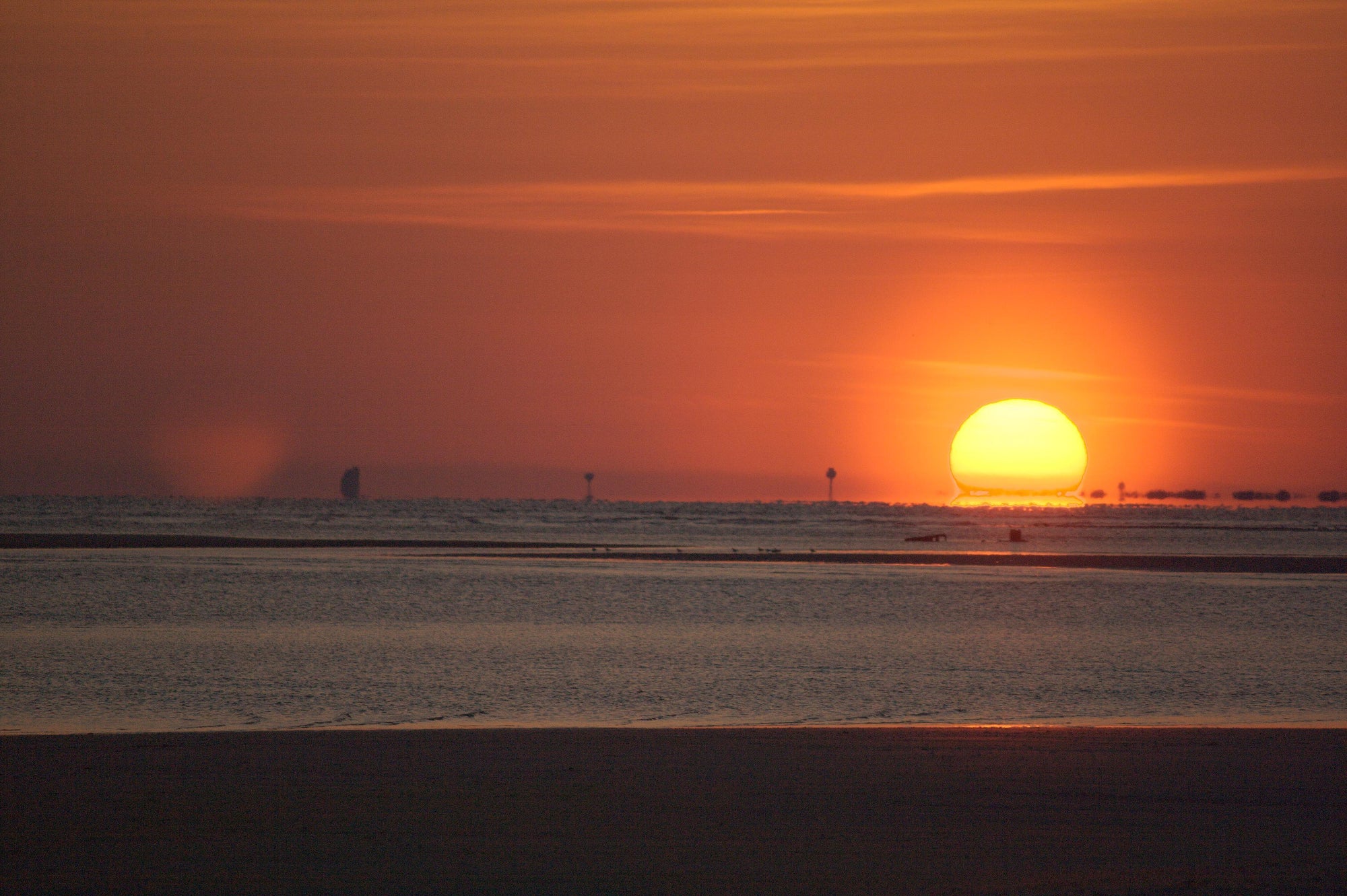 Die Wohlfühl-Öl-Set Mixturen bestehend aus Grashüpfer ätherischen Ölen, ein Sonnenuntergang am Meer, steht für die Mixtur: Sonnige geassenhit.